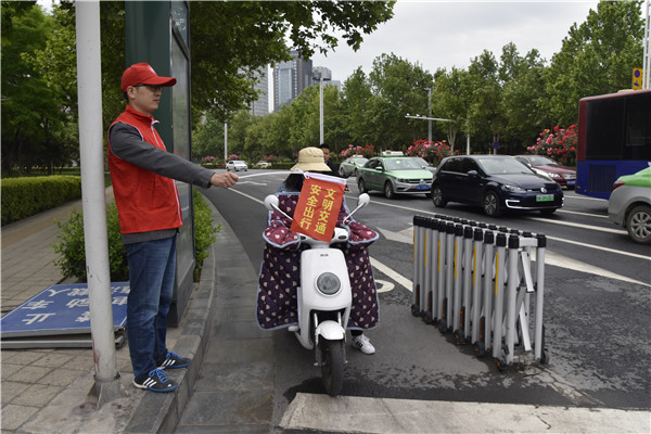开展文明交通活动   助力文明城市建设——乐鱼官方网站-乐鱼(中国)
积极开展“文明交通”志愿服务活动